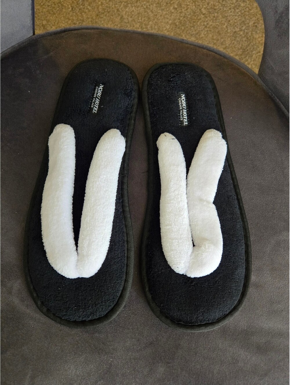Nobu Hotel Caesars Palace Black White Plush Spa V-Thong Slipper Shoes NWOT